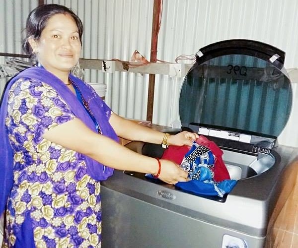 Didi with the new washing machine